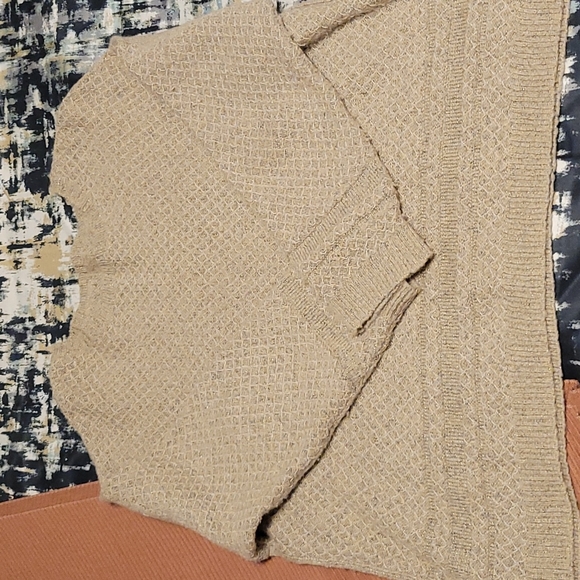 2/$15 Cropped sweater. - Picture 4 of 4